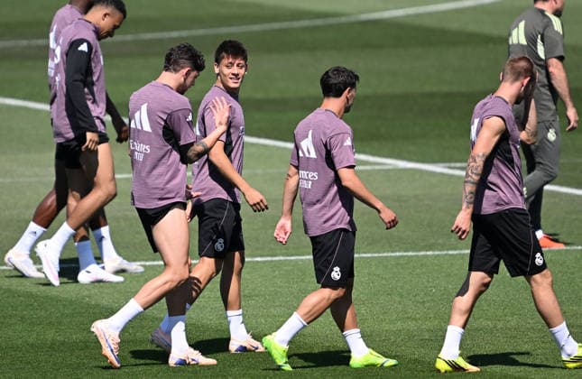 Real Madrid training session ahead of Athletic Club game in Madrid MADRID, SPAIN - MAY 22: Real Madrid s players Federico Valverde (L) and Arda Guler (2nd L) take part in a training session at the club s Valdebebas facilities in Madrid, Spain on May 22, 2026. Real Madrid will face Athletic Club Bilbao in the 38th and final matchweek of the Spanish First Football League (La Liga). Burak Akbulut Anadolu Madrid Spain. Editorial use only. Please get in touch for any other usage.  Copyright: x2026xAnadoluxBurakxAkbulutx