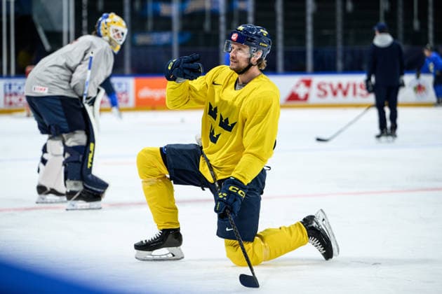 260522 Jacob De La Rose of Sweden at a practice session during the 2026 IIHF Ice Hockey World Championship on May 22, 2026 in Fribourg Photo Jesper Zerman BILDBYRAN kod JZ JZ0725 ishockey ice hockey ishockey vm 2026 vm 2026 iihf world championship träning practice sverige sweden day 8 bbeng  Copyright: JESPERxZERMAN BB260522JZ052
