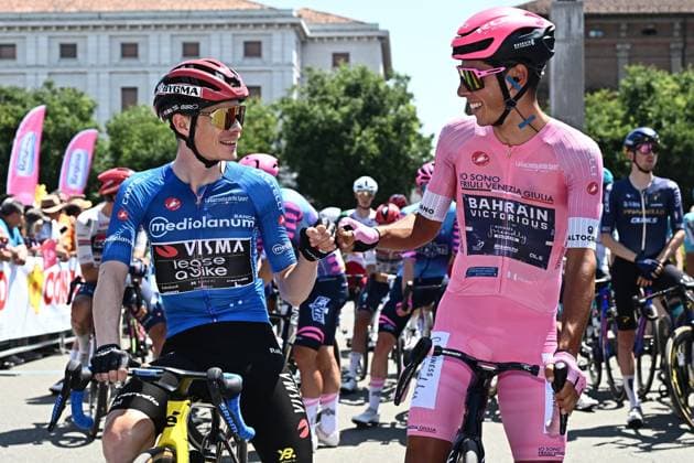 May 22, 2026, Alessandria, ITALY: Portuguese rider Afonso Eulalio (R) of Bahrain Victorious, wearing the overall leader s pink jersey, and Danish rider Jonas Vingegaard Hansen of Team Visma Lease A Bike, wearing the best climber s blue jersey, pose for photographer ahead of the start of the 13th stage of the 109 Giro d Italia 2026, over 189 km from Alessandria to Verbania, Italy, 22 May 2026. ANSA LUCA ZENNARO. ITALY CYCLING GIRO D ITALIA - ZUMAa110 20260522_zaf_a110_001 Copyright: xLucaxZennarox