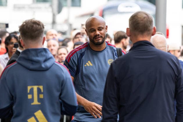 GER, DFB Pokalfinale, Training and press conference, FC Bayern München VfB Stuttgart 22 05 2026, Olympiastadion, Olympiastadion, GER, DFB Pokalfinale, Training and press conference, FC Bayern München VfB Stuttgart Vincent Kompany Coach FC Bayern München on arrival at the hotel Â nordphotoxGmbHxx xAlexanderxTrienitz nph00051
