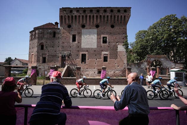 The pack rides during Stage 13 of the Giro d™Italia, from Alessandria to Verbania, Italy, Friday May 22, 2026.  Copyright: xMarcoxAlpozzi LaPressex