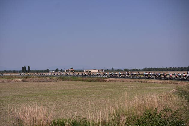 The pack rides during Stage 13 of the Giro d™Italia, from Alessandria to Verbania, Italy, Friday May 22, 2026.  Copyright: xMarcoxAlpozzi LaPressex