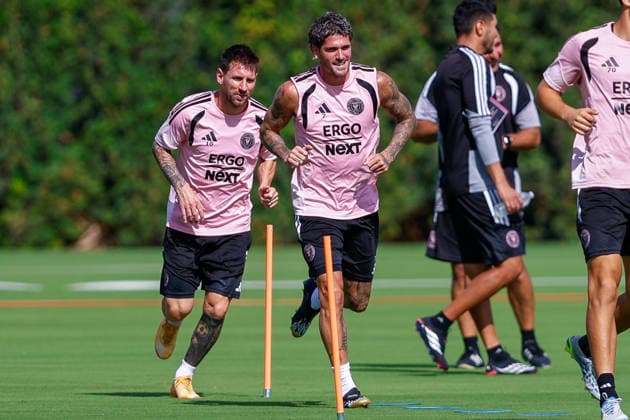 FORT LAUDERDALE, FL - MAY 22: Inter Miami forward Lionel Messi (10) and Inter Miami midfielder Rodrigo de Paul (7) are seen during an Inter Miami Training Session at Florida Blue Training Center on May 22, 2026 in Fort Lauderdale, Florida. (Photo by Chris Arjoon Icon Sportswire) SOCCER: MAY 22 Inter Miami CF Training EDITORIAL USE ONLY Icon2605220010005