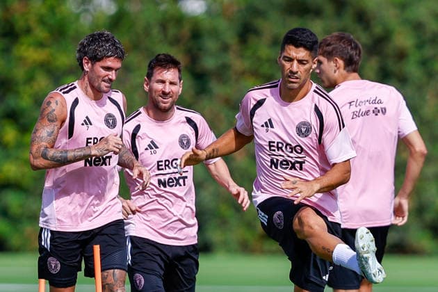 FORT LAUDERDALE, FL - MAY 22: Inter Miami forward Lionel Messi (10) (C), Inter Miami midfielder Rodrigo de Paul (7) (L) and Inter Miami forward Luis Suarez (9) (R) are seen during an Inter Miami Training Session at Florida Blue Training Center on May 22, 2026 in Fort Lauderdale, Florida. (Photo by Chris Arjoon Icon Sportswire) SOCCER: MAY 22 Inter Miami CF Training EDITORIAL USE ONLY Icon2605220010008
