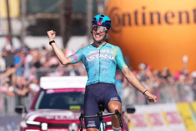 Italy™s Alberto Bettiol of XDS Astana Team stage winner during Stage 13 of the Giro d™Italia from Alessandria to Verbania Italy, Friday May 22, 2026  Copyright: xGianmattiaxD Albertoi LaPressex