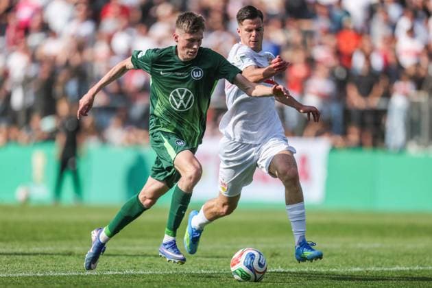 Soccer DFB Cup Junior Final VfL Wolfsburg U19 VfB Stuttgart U19 on 22 05 2026 at Karl Liebknecht Stadium in Potsdam Elia Dittrich Wolfsburg , left Ivan Knezevic Stuttgart , right DFB regulations prohibit any use of photographs as image sequences and or quasi video xJRx