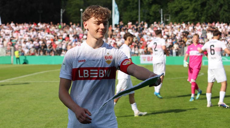 Berlin , Football final DFB Cup Juniors VfL Wolfsburg vs VfB Stuttgart , Yanik Spalt VfB