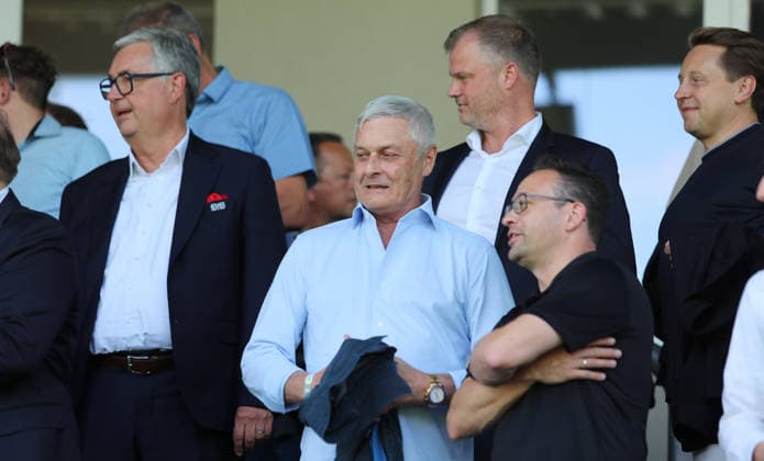Berlin , soccer final DFB cup juniors VfL Wolfsburg vs VfB Stuttgart , from left Dietmar Allgaier Armin Veh Fabian Wohlgemuth