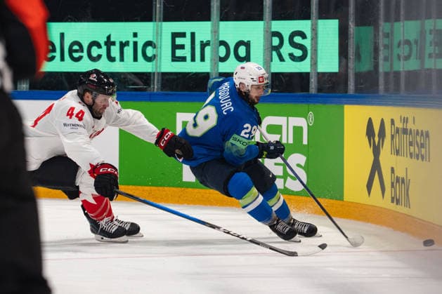 FRIBOURG, FRIBOURG - MAY 22: Morgan Rielly of Canada battles with Aleksandar Magovac of Slovenia during the 2026 IIHF World Championship, WM, Weltmeisterschaft Preliminary Round Group B match between Canada and Slovenia at BCF Arena on May 22, 2026 in Fribourg, Fribourg, Switzerland.  Copyright: xLivioxBaeriswylx xSPPx Sportspressphoto_SPR151819