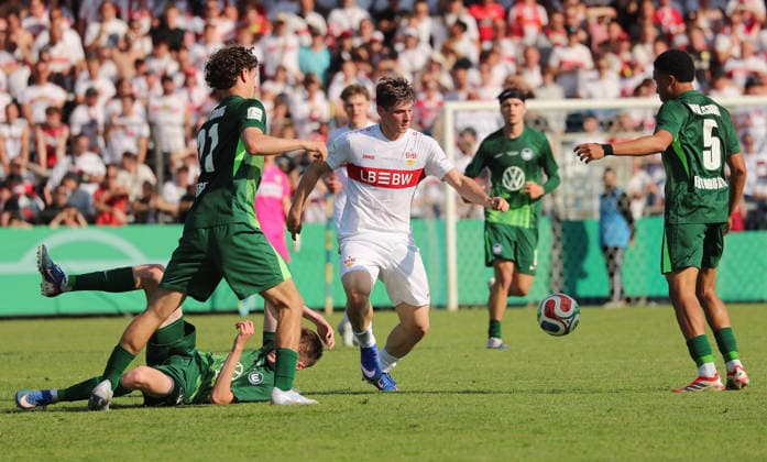 Berlin , Football final DFB Cup Juniors VfL Wolfsburg vs VfB Stuttgart , center Matheos Tsigkas VfB