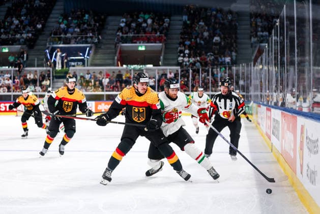Ice hockey, Eishockey - IIHF WC 2026 ZURICH,SWITZERLAND,22.MAY.26 - ICE HOCKEY - IIHF Ice Hockey World Championship, WM, Weltmeisterschaft 2026, group stage, Germany vs Hungary. Image shows Leon Gawanke (GER) and Peter Vincze (HUN).  GEPAxpictures xMaticxKlansek