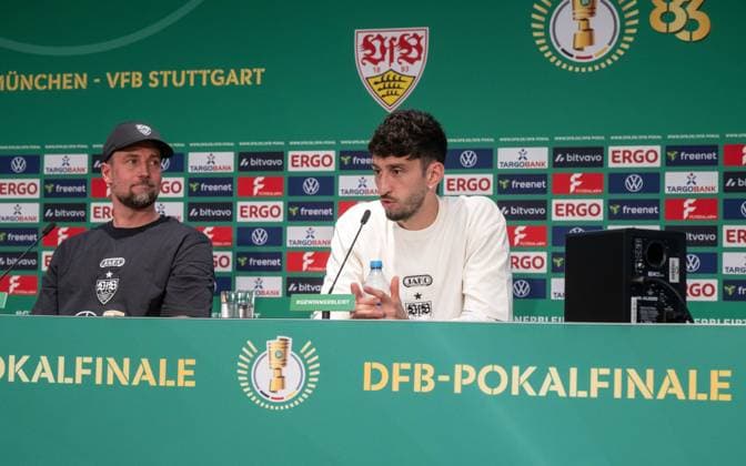 Soccer, Men, Season 2025 2026, Press conference for the 83 DFB Cup Final, FC Bayern Munich VfB Stuttgart, f l Coach Sebastian Hoeneß VfB Stuttgart , Atakan Karazor VfB Stuttgart , 22 05 2026, Copyright: xMatthiasxKochx