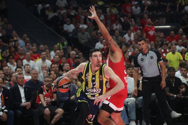 EuroLeague Final Four: Olympiacos vs Fenerbahce Beko ATHENS, GREECE - MAY 22: Nando De Colo (12) of Fenerbahce Beko in action during the EuroLeague Final Four match between Olympiacos vs Fenerbahce Beko at OAKA Arena in Athens, Greece, on May 22, 2026. Ayhan Mehmet Anadolu Athens Greece. Editorial use only. Please get in touch for any other usage.  Copyright: x2026xAnadoluxAyhanxMehmetx