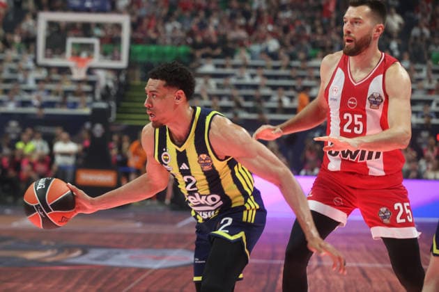 EuroLeague Final Four: Olympiacos vs Fenerbahce Beko ATHENS, GREECE - MAY 22: Wade Baldwin (2) of Fenerbahce Beko in action against Alec Peters (25) of Olympiacos during the EuroLeague Final Four match between Olympiacos vs Fenerbahce Beko at OAKA Arena in Athens, Greece, on May 22, 2026. Ayhan Mehmet Anadolu Athens Greece. Editorial use only. Please get in touch for any other usage.  Copyright: x2026xAnadoluxAyhanxMehmetx