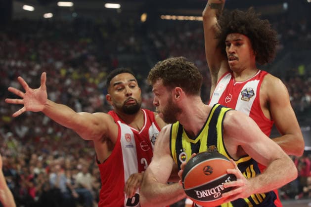 EuroLeague Final Four: Olympiacos vs Fenerbahce Beko ATHENS, GREECE - MAY 22: Nicolo Melli (4) of Fenerbahce Beko in action against Tyson Ward (3) of Olympiacos during the EuroLeague Final Four match between Olympiacos vs Fenerbahce Beko at OAKA Arena in Athens, Greece, on May 22, 2026. Ayhan Mehmet Anadolu Athens Greece. Editorial use only. Please get in touch for any other usage.  Copyright: x2026xAnadoluxAyhanxMehmetx