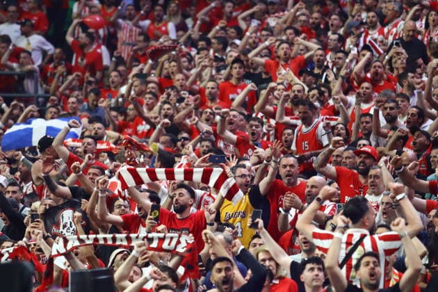 Olympiacos Piraeus v Fenerbahce Beko Istanbul Euroleague Final Four fans of Olympiacos during the Euroleague match, Final Four Semifinal between Olympiacos Piraeus v Fenerbahce Beko Istanbul played at ATHENS Telekom Center Athens Stadium on May 22nd 2026 in Athens Greece Athens Greece Basketball Copyright: xAgenciaxLOFx