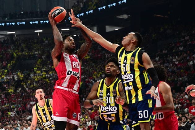 Olympiacos Piraeus v Fenerbahce Beko Istanbul Euroleague Final Four Tyrique Jones of Olympiacos and Bonzie Colson of Fenerbahce during the Euroleague match, Final Four Semifinal between Olympiacos Piraeus v Fenerbahce Beko Istanbul played at ATHENS Telekom Center Athens Stadium on May 22nd 2026 in Athens Greece Athens Greece Basketball Copyright: xAgenciaxLOFx