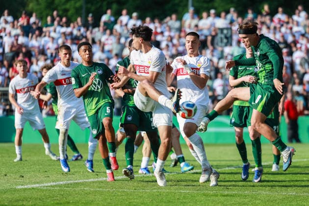 Soccer DFB Cup Junior Final VfL Wolfsburg U19 VfB Stuttgart U19 on 22 05 2026 at Karl Liebknecht Stadium in Potsdam Mirza Catovic Stuttgart , left Pharell Hensel Wolfsburg , right DFB regulations prohibit any use of photographs as image sequences and or quasi video xJRx