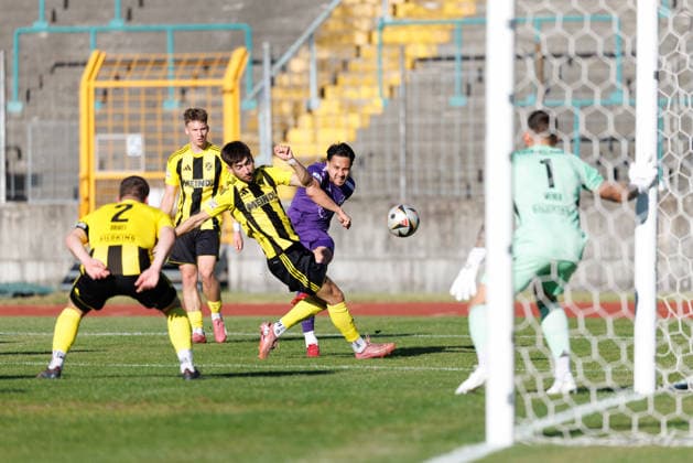 Achitpol Keereerom 29, TSV Schwaben Augsburg in the foreground, Egon Weber 1, SV Kirchanschöring and Luca Obirei 2, SV Kirchanschöring during the match between TSV Schwaben Augsburg v SV Kirchanschöring, Soccer, Men, Regionalliga Bayern Relegation, 2025 2026, Matchday 2 on 22 05 2026 in Augsburg, Rosenaustadion Bayern Germany