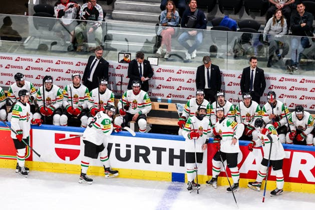 Ice hockey, Eishockey - IIHF WC 2026 ZURICH,SWITZERLAND,22.MAY.26 - ICE HOCKEY - IIHF Ice Hockey World Championship, WM, Weltmeisterschaft 2026, group stage, Germany vs Hungary. Image shows players of Hungary. Keywords: bench.  GEPAxpictures xMaticxKlansek