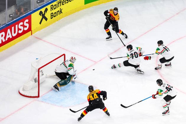 Ice hockey, Eishockey - IIHF WC 2026 ZURICH,SWITZERLAND,22.MAY.26 - ICE HOCKEY - IIHF Ice Hockey World Championship, WM, Weltmeisterschaft 2026, group stage, Germany vs Hungary. Image shows Lukas Reichel (GER), Bence Balizs (HUN), Zsombor Garat (HUN) and Joshua Samanski (GER).  GEPAxpictures xMaticxKlansek