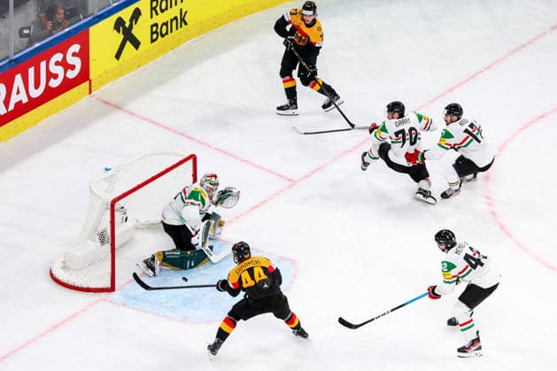 Ice hockey, Eishockey - IIHF WC 2026 ZURICH,SWITZERLAND,22.MAY.26 - ICE HOCKEY - IIHF Ice Hockey World Championship, WM, Weltmeisterschaft 2026, group stage, Germany vs Hungary. Image shows Lukas Reichel (GER), Bence Balizs (HUN), Zsombor Garat (HUN) and Joshua Samanski (GER).  GEPAxpictures xMaticxKlansek