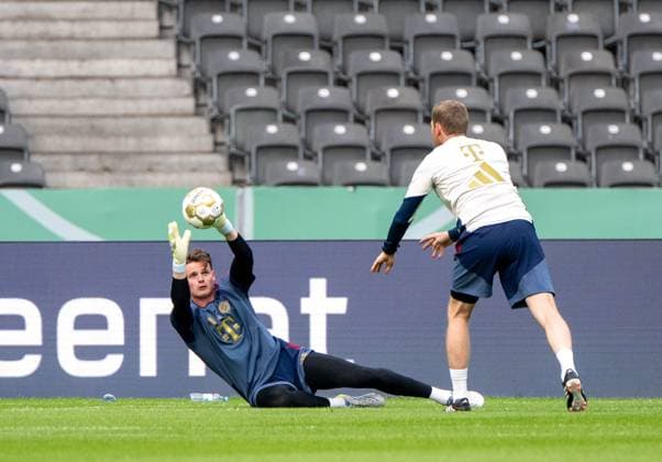 Soccer, men, season 2025 2026, 83 DFB Cup final, FC Bayern Munich VfB Stuttgart, training the day before, in the picture goalkeeper Jonas Urbig Bayern Munich , 22 05 2026, Copyright: xMatthiasxKochx