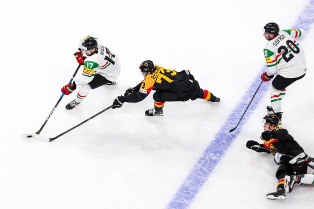 Ice hockey, Eishockey - IIHF WC 2026 ZURICH,SWITZERLAND,22.MAY.26 - ICE HOCKEY - IIHF Ice Hockey World Championship, WM, Weltmeisterschaft 2026, group stage, Germany vs Hungary. Image shows Roland Kiss (HUN) and Lukas Reichel (GER).  GEPAxpictures xMaticxKlansek