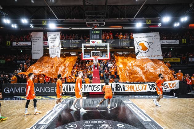1 Basketball Bundesliga, easyCredit BBL, Season 2025 2026, Men, Playoffs, Quarterfinals, Game 3, 22 05 2026, RASTA Vechta ALBA Berlin Klettverschluss Fanclub RASTA Vechta before the game Vechta RASTA Dome Niedersachsen Germany