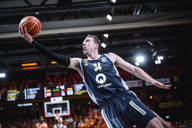 1 Basketball Bundesliga, easyCredit BBL, Season 2025 2026, Men, Playoffs, Quarterfinals, Game 3, 22 05 2026, RASTA Vechta ALBA Berlin Justin Bean 34 ALBA BERLIN at the basket Vechta RASTA Dome Lower Saxony Germany