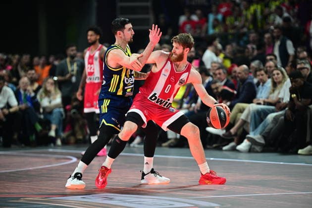 Olympiacos Piraeus v Fenerbahce Beko Istanbul Euroleague Final Four Thomas Walkup of Olympiacos and Nando de Colo of Fenerbahce during the Euroleague match, Final Four Semifinal between Olympiacos Piraeus v Fenerbahce Beko Istanbul played at ATHENS Telekom Center Athens Stadium on May 22nd 2026 in Athens Greece Athens Greece Basketball Copyright: xLatoxKlodianx xAgenciaxLOFx