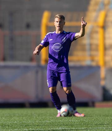 Matthias Ostrzolek TSV Schwaben Augsburg with a finger pointing in his last game for the Swabians, TSV Schwaben Augsburg vs SV Kirchanschöring, relegation Regionalliga Bayern, season 2025 2026,
