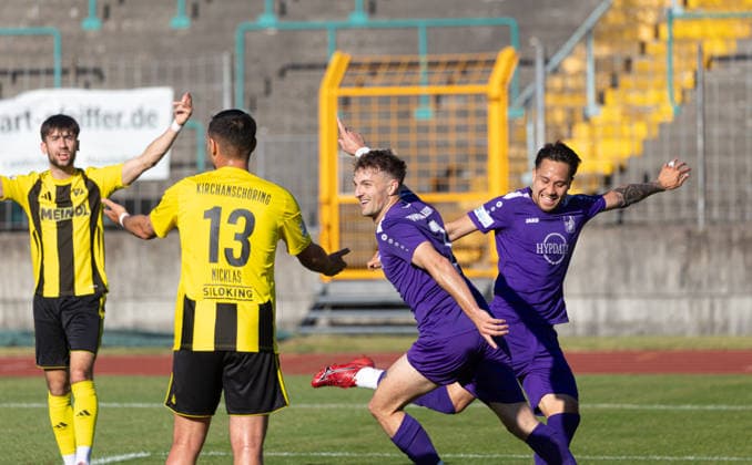 Maximilian Heiß TSV Schwaben, center, celebrates after his goal to equalize 1 1, with Achitpol Keereerom TSV Schwaben Augsburg TSV Schwaben Augsburg vs SV Kirchanschöring, relegation Regionalliga Bayern, season 2025 2026,
