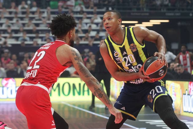 EuroLeague Final Four: Olympiacos vs Fenerbahce Beko ATHENS, GREECE - MAY 22: Devon Hall (R) of Fenerbahce Beko in action against Tyler Dorsey of Olympiacos during the EuroLeague Final Four match between Olympiacos vs Fenerbahce Beko at OAKA Arena in Athens, Greece, on May 22, 2026. Ayhan Mehmet Anadolu Athens Greece. Editorial use only. Please get in touch for any other usage.  Copyright: x2026xAnadoluxAyhanxMehmetx
