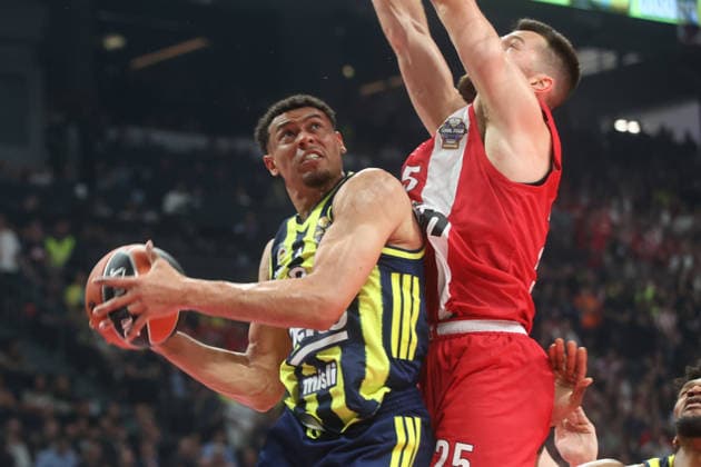 EuroLeague Final Four: Olympiacos vs Fenerbahce Beko ATHENS, GREECE - MAY 22: Wade Baldwin (2) of Fenerbahce Beko in action against Alec Peters (R) of Olympiacos during the EuroLeague Final Four match between Olympiacos vs Fenerbahce Beko at OAKA Arena in Athens, Greece, on May 22, 2026. Ayhan Mehmet Anadolu Athens Greece. Editorial use only. Please get in touch for any other usage.  Copyright: x2026xAnadoluxAyhanxMehmetx