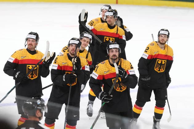 22.05.2026 Swiss Life Arena Zuerich , SCHWEIZ, Herren Eishockey IIHF World Championship, WM, Weltmeisterschaft Zurich 2026 Gruppe A GER - HUN Schlussjubel ua. mit Fabio Wagner und Nicolas Krammer (GER) *** 22 05 2026 Swiss Life Arena Zurich , SWITZERLAND, Mens Ice Hockey IIHF World Championship Zurich 2026 Group A GER HUN Final cheer with Fabio Wagner and Nicolas Krammer GER among others 