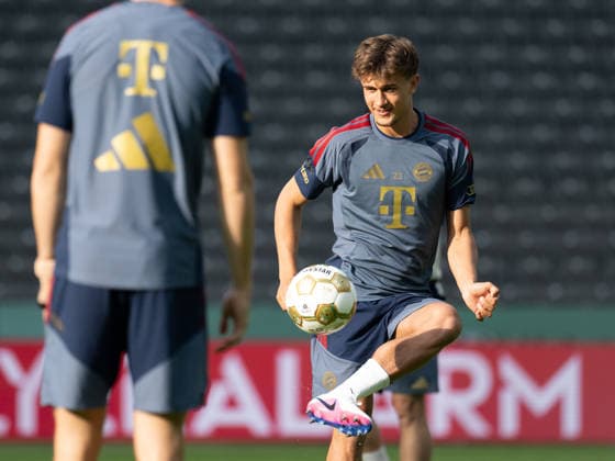 Training FC Bayern Muenchen, Tom Bischof FC Bayern Muenchen, 20 GER, Final training and press conference on the day before the DFB Cup final, FC Bayern Muenchen vs VfB Stuttgart, Football, Men, DFB Cup, Final, Season 2025 2026, 22 05 2026, DFL DFB REGULATES PROHIBIT ANY USE OF PHOTOGRAPHS AS IMAGE SEQUENCES AND OR QUASI VIDEO, GER, Final training and press conference on the day before the DFB Cup final, FC Bayern Muenchen vs VfB Stuttgart, Football, Men, DFB Cup, Final, Season 2025 2026, 22 05 2026 Berlin Copyright: xEibner-Pressefoto WolfgangxFrankx EP_WFK