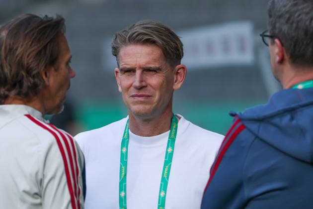 DFB Cup Final 25 26 FC Bayern Munichs final training session on 22 05 2026 at the Olympic Stadium in Berlin Sports Director Christoph Freund Muenchen in conversation at the final training session MH
