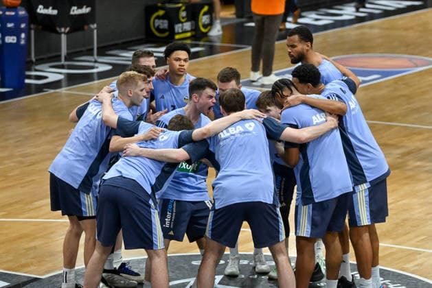 Team circle ALBA Berlin RASTA Vechta vs ALBA Berlin, easyCredit Basketball Bundesliga, Play Off, Season 2025 2026, 22 05 2026, RASTA Vechta vs ALBA Berlin, easyCredit Basketball Bundesliga, Play Off, Season 2025 2026, 22 05 2026 Vechta Copyright: xEibner-Pressefoto RobertxGertzenx EP_RGN