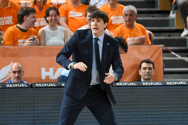 Pedro Calles ALBA Berlin, Coach gestures RASTA Vechta vs ALBA Berlin, easyCredit Basketball Bundesliga, Play Off, Season 2025 2026, 22 05 2026, RASTA Vechta vs ALBA Berlin, easyCredit Basketball Bundesliga, Play Off, Season 2025 2026, 22 05 2026 Vechta Copyright: xEibner-Pressefoto RobertxGertzenx EP_RGN
