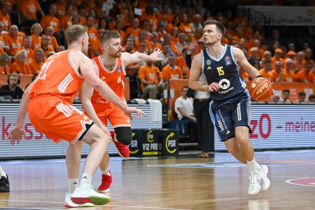 Martin Hermannsson ALBA Berlin, 15 on the ball RASTA Vechta vs ALBA Berlin, easyCredit Basketball Bundesliga, Play Off, Season 2025 2026, 22 05 2026, RASTA Vechta vs ALBA Berlin, easyCredit Basketball Bundesliga, Play Off, Season 2025 2026, 22 05 2026 Vechta Copyright: xEibner-Pressefoto RobertxGertzenx EP_RGN