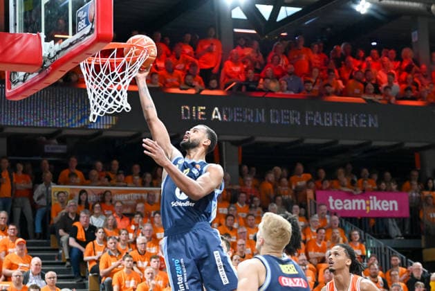 Moses Wood ALBA Berlin, 11 scores a basket RASTA Vechta vs ALBA Berlin, easyCredit Basketball Bundesliga, Play Off, Season 2025 2026, 22 05 2026, RASTA Vechta vs ALBA Berlin, easyCredit Basketball Bundesliga, Play Off, Season 2025 2026, 22 05 2026 Vechta Copyright: xEibner-Pressefoto RobertxGertzenx EP_RGN