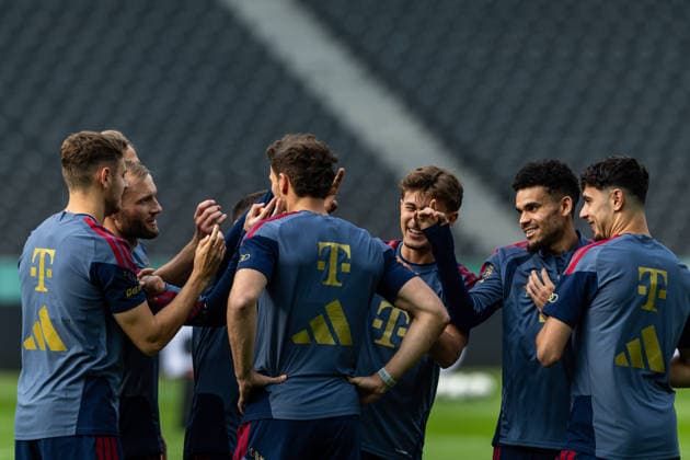 GER, DFB Cup final, Training and press conference, FC Bayern München VfB Stuttgart 22 05 2026, Olympiastadion, Olympiastadion, GER, DFB Cup final, Training and press conference, FC Bayern München VfB Stuttgart Leon Goretzka FC Bayern München 8 with teammates at training Â nordphotoxGmbHxx xAlexanderxTrienitz nph00051