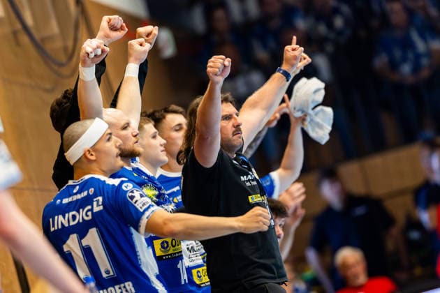22 05 2026, GER, Handball, Men, Season 25 26, Daikin 1 Bl, 32 Matchday, ThSV Eisenach TVB Lemgo Lippe Sebastian Hinze ThSV Eisenach,Coach cheers together with his team 99817 Eisenach Werner Assmann Halle Am Sportp Thueringen Germany