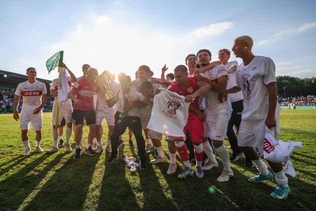Soccer DFB Cup Junior Final VfL Wolfsburg U19 VfB Stuttgart U19 on 22 05 2026 at Karl Liebknecht Stadium in Potsdam Stuttgart celebrates winning the cup DFB regulations prohibit any use of photographs as image sequences and or quasi video xJRx