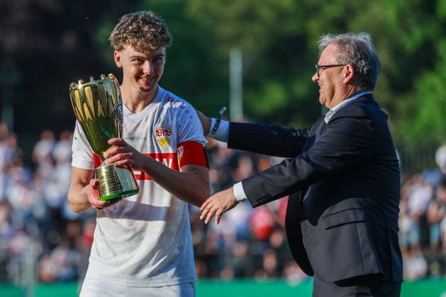 Soccer DFB Cup Junior Final VfL Wolfsburg U19 VfB Stuttgart U19 on 22 05 2026 at Karl Liebknecht Stadium in Potsdam Yanik Noah Spalt Stuttgart receives the cup Cup presentation DFB regulations prohibit any use of photographs as image sequences and or quasi video xJRx