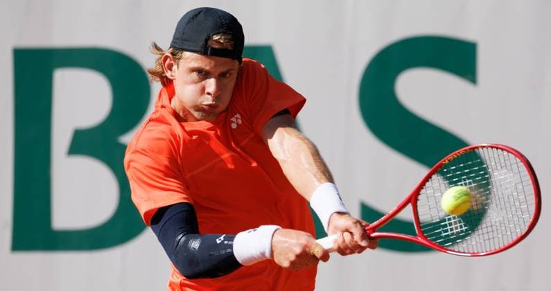 Belgian Zizou Bergs pictured in action during the afternoon training session at the Roland Garros French Open tennis tournament, in Paris, France, Friday 22 May 2026. This year s tournament takes place from 24 May to 07 June. BENOITxDOPPAGNE  x174756855x
