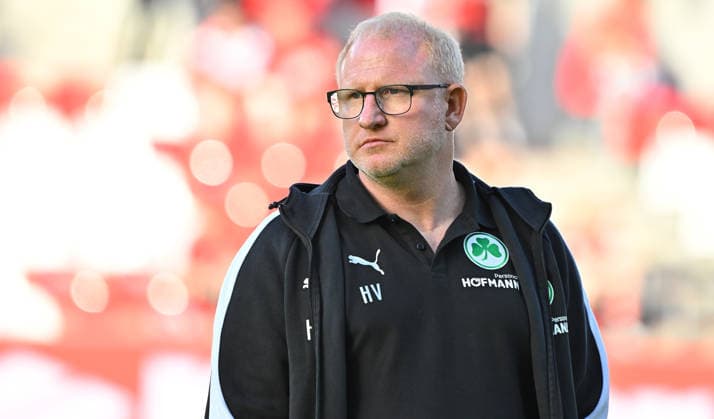 22 05 2026 Soccer season 2025 2026 Relegation 2 Soccer Bundesliga first leg Rot Weiss Essen RWE SpVgg Greuther Fürth Kleeblatt Sportfoto Zink MeZi xmexzix DFL regulations prohibit any use of photographs as image sequences and or quasi video only for editorial use Heiko Vogel Trainer SpVgg Greuther Fürth before the start of the match