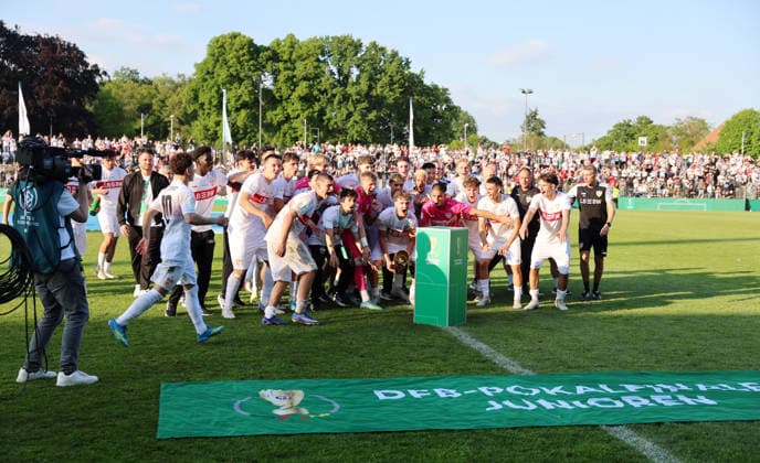 22 05 26 A Juniors DFB Cup Final 2026 U19 VfL Wolfsburg U19 VfB Stuttgart Germany, Potsdam, 22 05 2026, Football, Season 2025 2026, A Juniors DFB Cup Final 2026, U19 VfL Wolfsburg U19 VfB Stuttgart Team Mannschaft U19 VfB Stuttgart Final Cheer Cup Winner