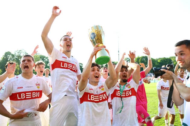 10 Tuncay Durna VfB Stuttgart U19 with the DFB Cup for Juniors Football I Juniors I DFB Cup I Season 2025 2026 I Final I VfL Wolfsburg U19 VfB Stuttgart U19 I 22 05 2026 I Karl Liebknecht Stadium